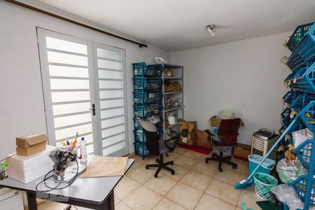 Casa à venda com 240m², 3 quartos e 2 vagas Casa à venda com 240m², 3 quartos e 2 vagasEdícula Sala