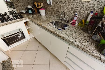 Casa à venda com 240m², 3 quartos e 2 vagas Casa à venda com 240m², 3 quartos e 2 vagasCozinha