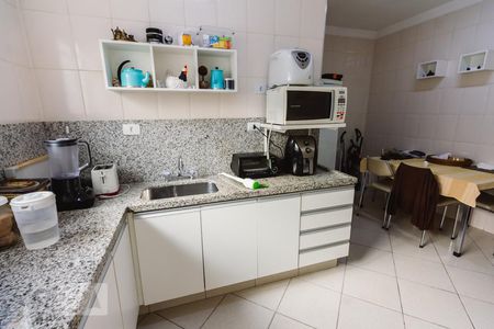 Casa à venda com 240m², 3 quartos e 2 vagas Casa à venda com 240m², 3 quartos e 2 vagasCozinha