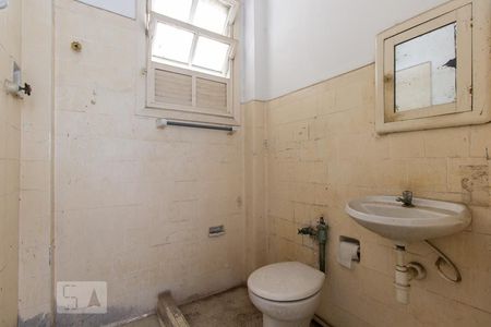 Banheiro de kitnet/studio para alugar com 1 quarto, 34m² em Centro, Rio de Janeiro