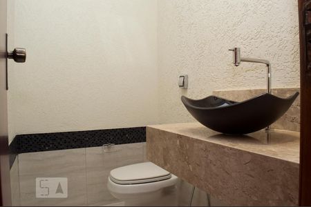 Lavabo de apartamento para alugar com 4 quartos, 190m² em Centro, Uberlândia