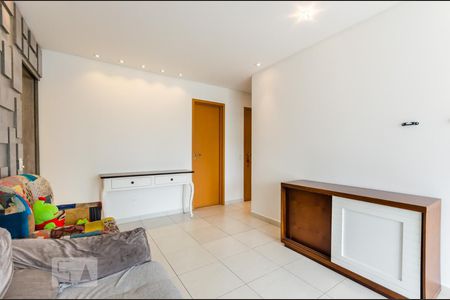 Sala de apartamento para alugar com 2 quartos, 77m² em Gonzaga, Santos