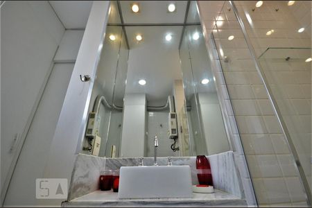 Banheiro Social de kitnet/studio à venda com 1 quarto, 36m² em Laranjeiras, Rio de Janeiro
