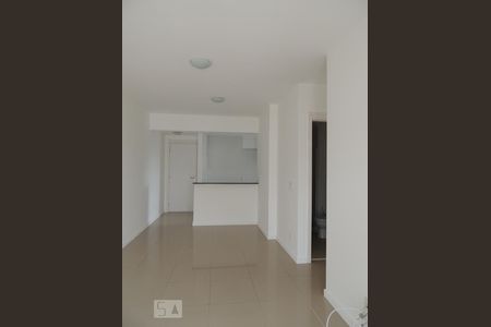 Sala de apartamento para alugar com 3 quartos, 77m² em Jacarepaguá, Rio de Janeiro