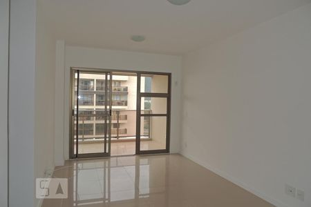 Sala de apartamento para alugar com 3 quartos, 77m² em Jacarepaguá, Rio de Janeiro