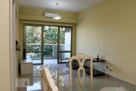 Sala de apartamento para alugar com 1 quarto, 60m² em Barra da Tijuca, Rio de Janeiro