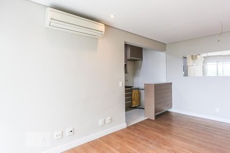 Sala de Estar de apartamento para alugar com 2 quartos, 65m² em Jardim Ester, São Paulo