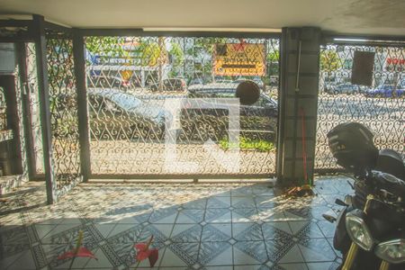 Vista de casa à venda com 3 quartos, 300m² em Indianópolis, São Paulo