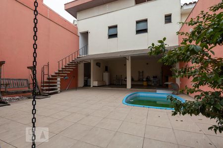 Casa à venda com 242m², 3 quartos e 5 vagas Casa à venda com 242m², 3 quartos e 5 vagasÁrea comum - Piscina