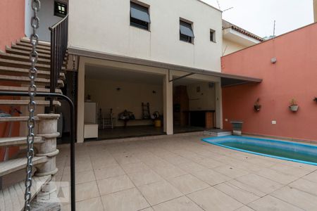 Casa à venda com 242m², 3 quartos e 5 vagas Casa à venda com 242m², 3 quartos e 5 vagasÁrea comum - Piscina