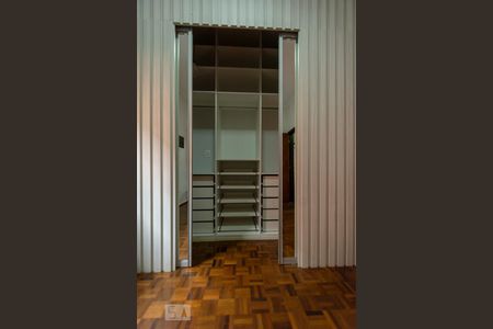 Casa à venda com 242m², 3 quartos e 5 vagas Casa à venda com 242m², 3 quartos e 5 vagassuíte 2