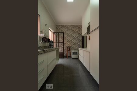 Casa à venda com 242m², 3 quartos e 5 vagas Casa à venda com 242m², 3 quartos e 5 vagasCozinha