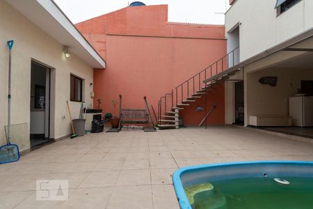 Casa à venda com 242m², 3 quartos e 5 vagas Casa à venda com 242m², 3 quartos e 5 vagasÁrea comum - Piscina