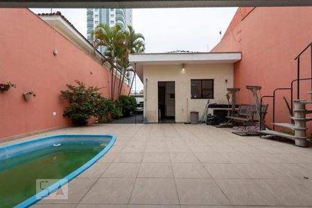 Casa à venda com 242m², 3 quartos e 5 vagas Casa à venda com 242m², 3 quartos e 5 vagasÁrea comum - Piscina