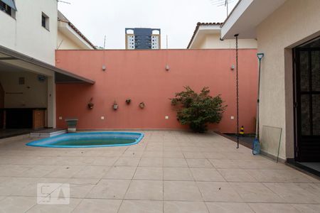 Casa à venda com 242m², 3 quartos e 5 vagas Casa à venda com 242m², 3 quartos e 5 vagasÁrea comum - Piscina