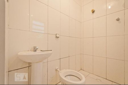 Banheiro de casa para alugar com 1 quarto, 55m² em Vila Araguaia, São Paulo