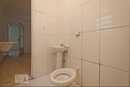 Banheiro de casa para alugar com 1 quarto, 55m² em Vila Araguaia, São Paulo