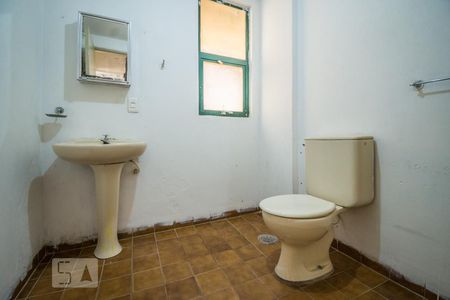 Banheiro de apartamento à venda com 1 quarto, 53m² em Centro, Campinas