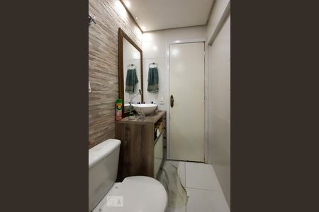 Apartamento à venda com 75m², 2 quartos e 1 vaga Apartamento à venda com 75m², 2 quartos e 1 vagaBanheiro