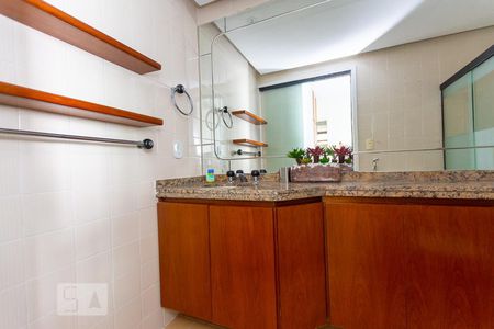 Banheiro Suite 1 de apartamento para alugar com 2 quartos, 86m² em Ingá, Niterói