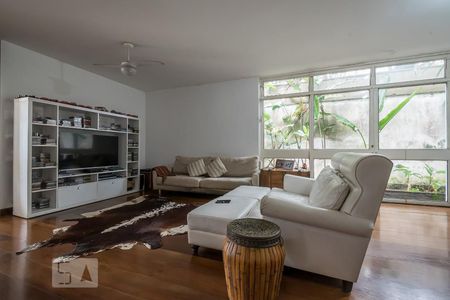 Sala de TV de casa à venda com 4 quartos, 1300m² em Chácara Monte Alegre, São Paulo