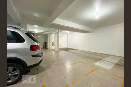 Garagem de casa à venda com 5 quartos, 640m² em Jardim do Salso, Porto Alegre