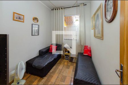 Quarto 2 de casa à venda com 5 quartos, 300m² em Caiçaras, Belo Horizonte