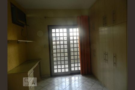 Quarto 2 de casa à venda com 5 quartos, 450m² em Braz de Pina, Rio de Janeiro