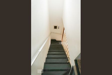 Escadas de casa à venda com 2 quartos, 65m² em Chácara Nossa Senhora Aparecida, São Paulo