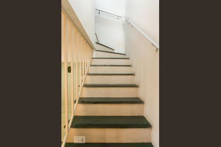 Escadas de casa à venda com 2 quartos, 65m² em Chácara Nossa Senhora Aparecida, São Paulo