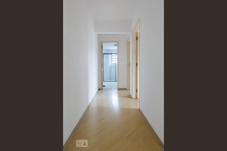 Corredor de apartamento para alugar com 2 quartos, 75m² em Vila Madalena, São Paulo