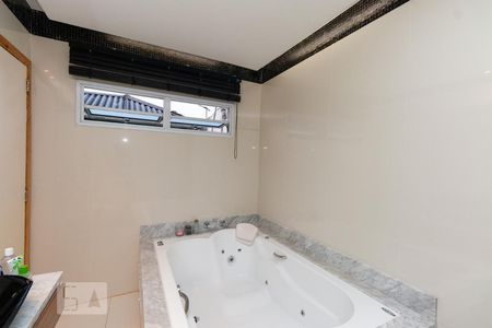 Casa à venda com 400m², 3 quartos e 4 vagas Casa à venda com 400m², 3 quartos e 4 vagasBanheiro suite 2