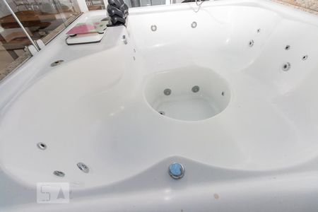 Casa à venda com 400m², 3 quartos e 4 vagas Casa à venda com 400m², 3 quartos e 4 vagasJacuzzi