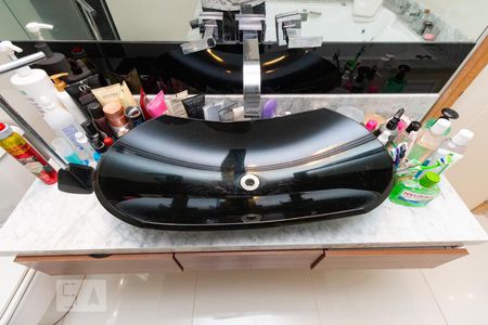 Casa à venda com 400m², 3 quartos e 4 vagas Casa à venda com 400m², 3 quartos e 4 vagasBanheiro suite 2