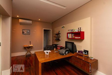 Casa à venda com 400m², 3 quartos e 4 vagas Casa à venda com 400m², 3 quartos e 4 vagasEscritório