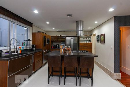 Casa à venda com 400m², 3 quartos e 4 vagas Casa à venda com 400m², 3 quartos e 4 vagasCozinha