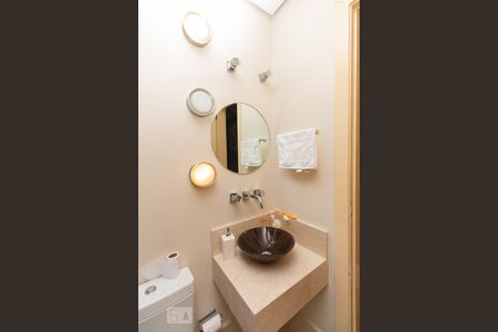 Casa à venda com 400m², 3 quartos e 4 vagas Casa à venda com 400m², 3 quartos e 4 vagasLavabo