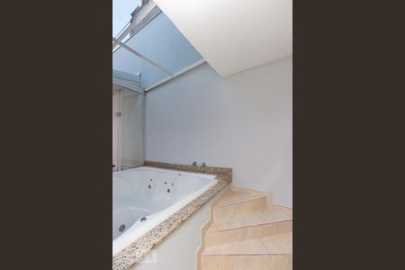 Casa à venda com 400m², 3 quartos e 4 vagas Casa à venda com 400m², 3 quartos e 4 vagasJacuzzi