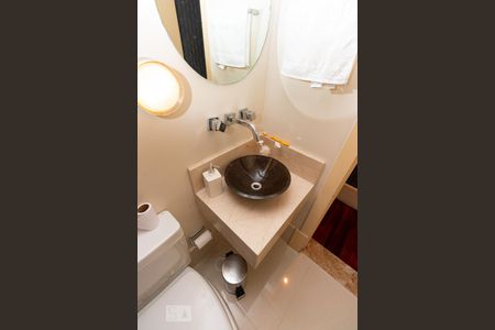 Casa à venda com 400m², 3 quartos e 4 vagas Casa à venda com 400m², 3 quartos e 4 vagasLavabo