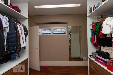 Casa à venda com 400m², 3 quartos e 4 vagas Casa à venda com 400m², 3 quartos e 4 vagasCloset suite 2