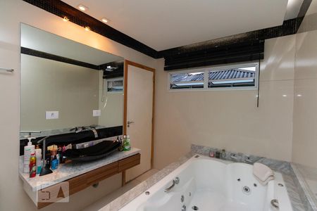 Casa à venda com 400m², 3 quartos e 4 vagas Casa à venda com 400m², 3 quartos e 4 vagasBanheiro suite 2