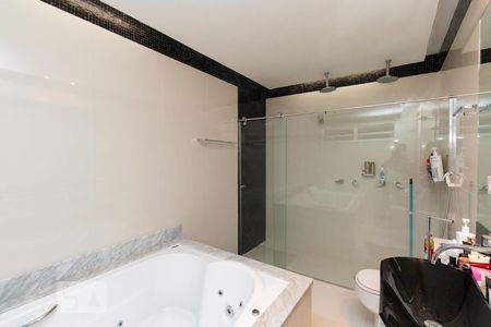 Casa à venda com 400m², 3 quartos e 4 vagas Casa à venda com 400m², 3 quartos e 4 vagasBanheiro suite 2