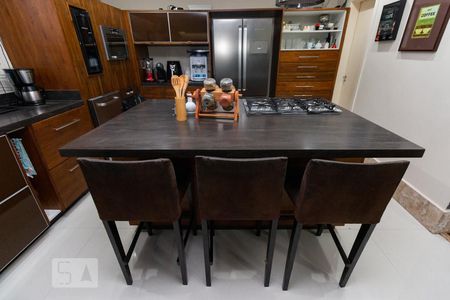 Casa à venda com 400m², 3 quartos e 4 vagas Casa à venda com 400m², 3 quartos e 4 vagasCozinha