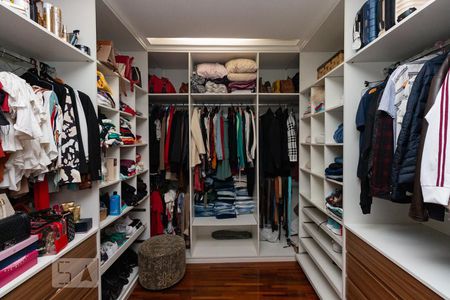 Casa à venda com 400m², 3 quartos e 4 vagas Casa à venda com 400m², 3 quartos e 4 vagasCloset suite 2