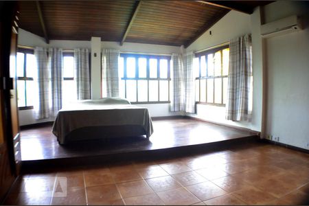 Quarto 1 com banheiro de casa para alugar com 5 quartos, 640m² em Pituaçu, Salvador