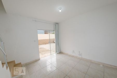 Sala de apartamento para alugar com 2 quartos, 65m² em Ingleses do Rio Vermelho, Florianópolis