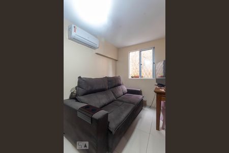 Sala de Estar de apartamento à venda com 2 quartos, 38m² em Vila Nova, Porto Alegre