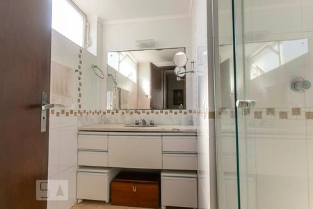 Banheiro - Quarto Suíte de apartamento à venda com 2 quartos, 90m² em Menino Deus, Porto Alegre