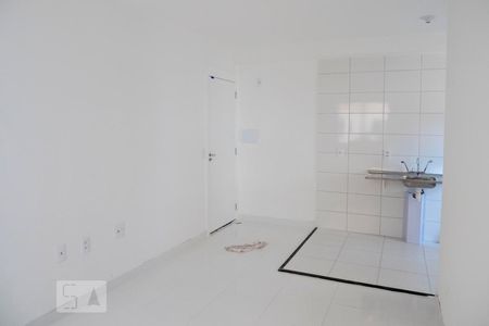 Sala de apartamento para alugar com 2 quartos, 40m² em Jardim Santa Emilia, São Paulo