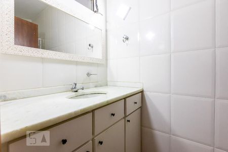 Banheiro de apartamento à venda com 2 quartos, 97m² em Santana, Porto Alegre